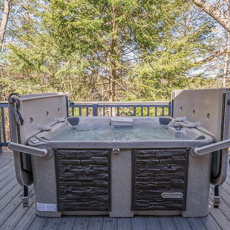 Wooded Bliss Hot Tub Single Level Cabin With No Steps Rocking Chairs And Wooded Views Піджен-Фордж Екстер'єр фото