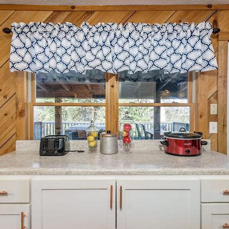 Wooded Bliss Hot Tub Single Level Cabin With No Steps Rocking Chairs And Wooded Views Піджен-Фордж Екстер'єр фото