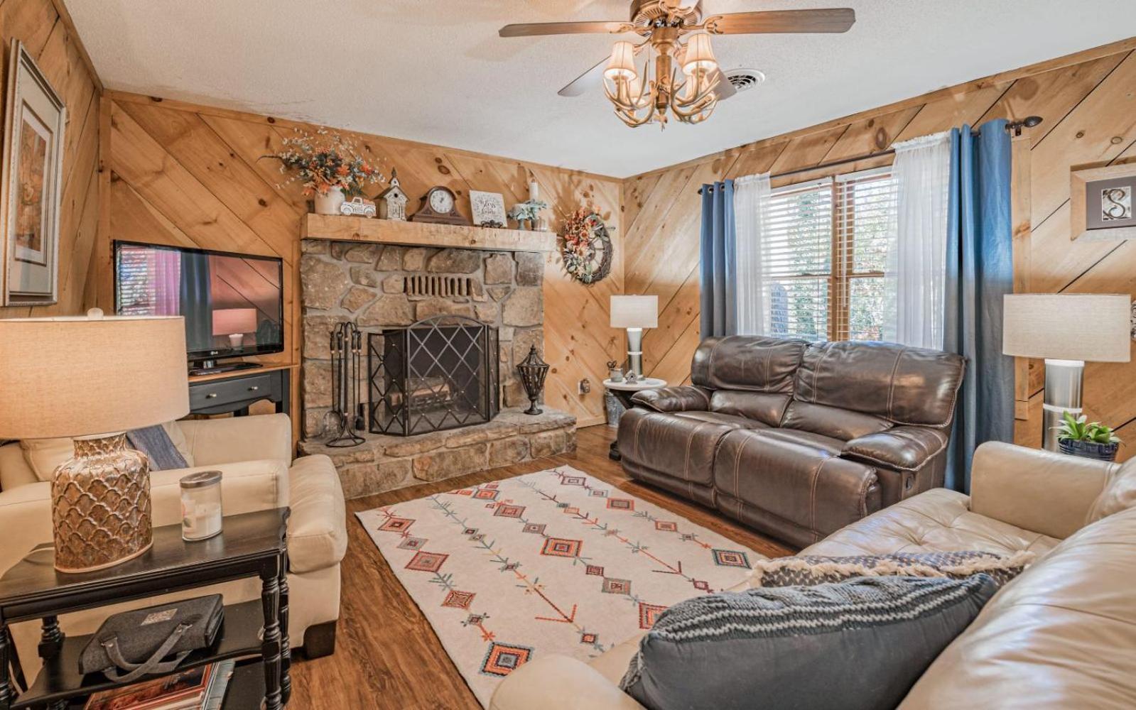 Wooded Bliss Hot Tub Single Level Cabin With No Steps Rocking Chairs And Wooded Views Піджен-Фордж Екстер'єр фото