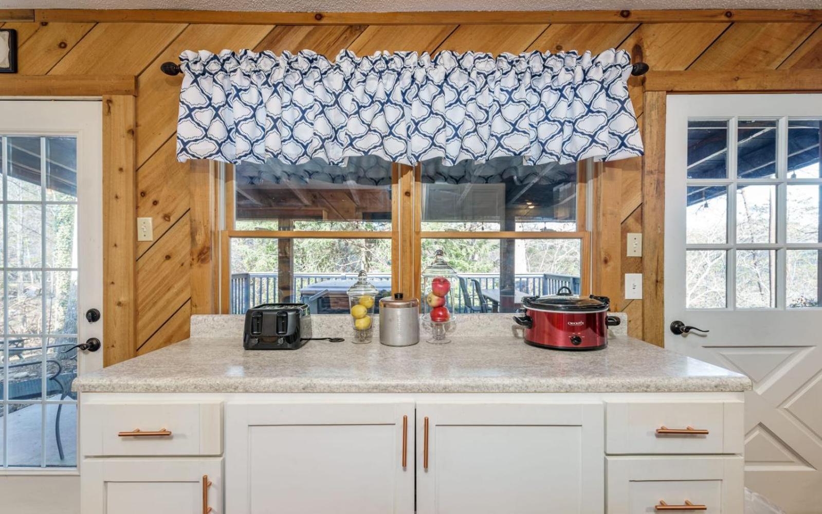 Wooded Bliss Hot Tub Single Level Cabin With No Steps Rocking Chairs And Wooded Views Піджен-Фордж Екстер'єр фото